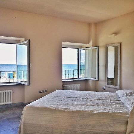 Appartamento Deluxe Con Terrazza Sul Mare Савона Екстериор снимка