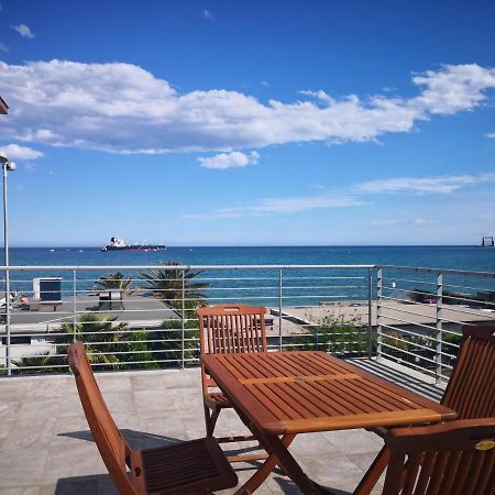 Appartamento Deluxe Con Terrazza Sul Mare Савона Екстериор снимка