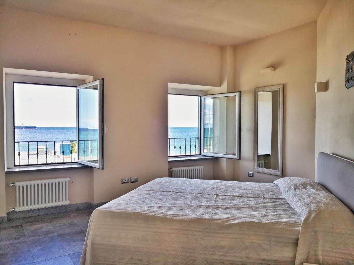 Appartamento Deluxe Con Terrazza Sul Mare Савона Екстериор снимка
