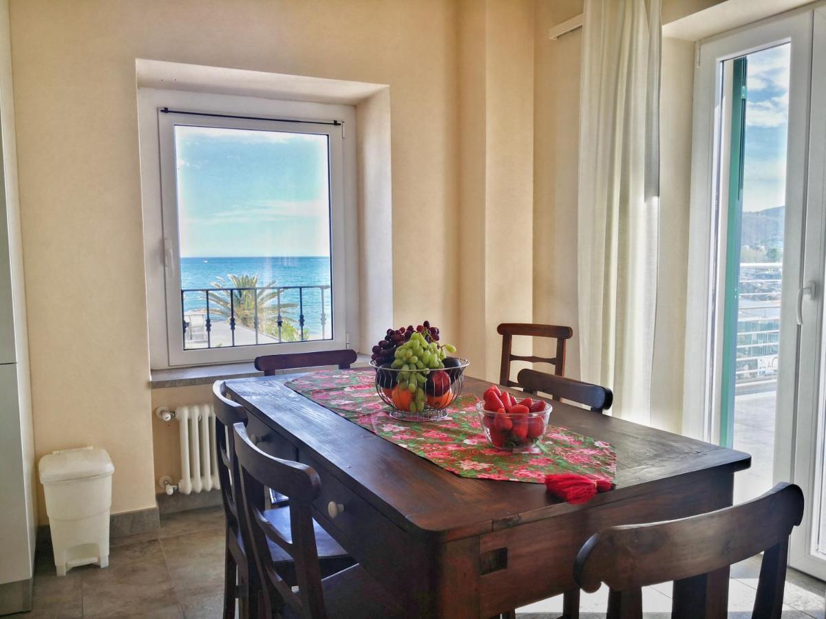 Appartamento Deluxe Con Terrazza Sul Mare Савона Екстериор снимка