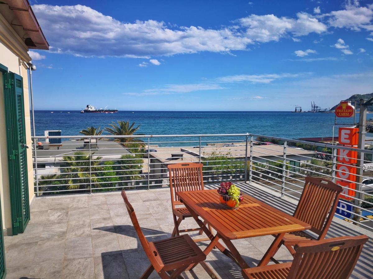 Appartamento Deluxe Con Terrazza Sul Mare Савона Екстериор снимка