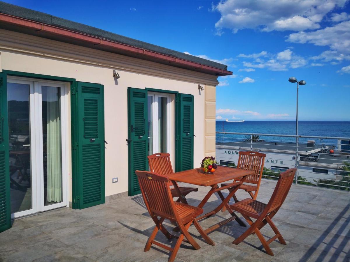 Appartamento Deluxe Con Terrazza Sul Mare Савона Екстериор снимка