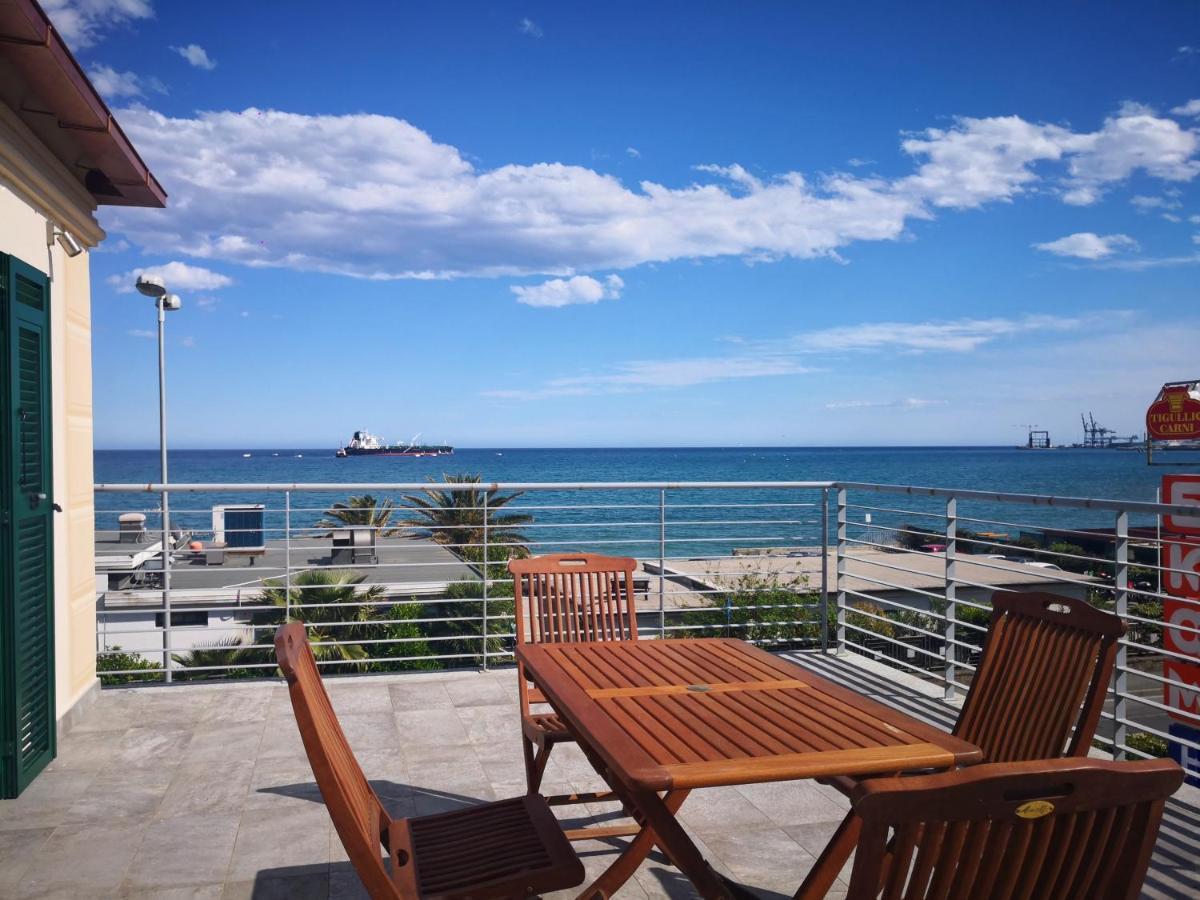 Appartamento Deluxe Con Terrazza Sul Mare Савона Екстериор снимка