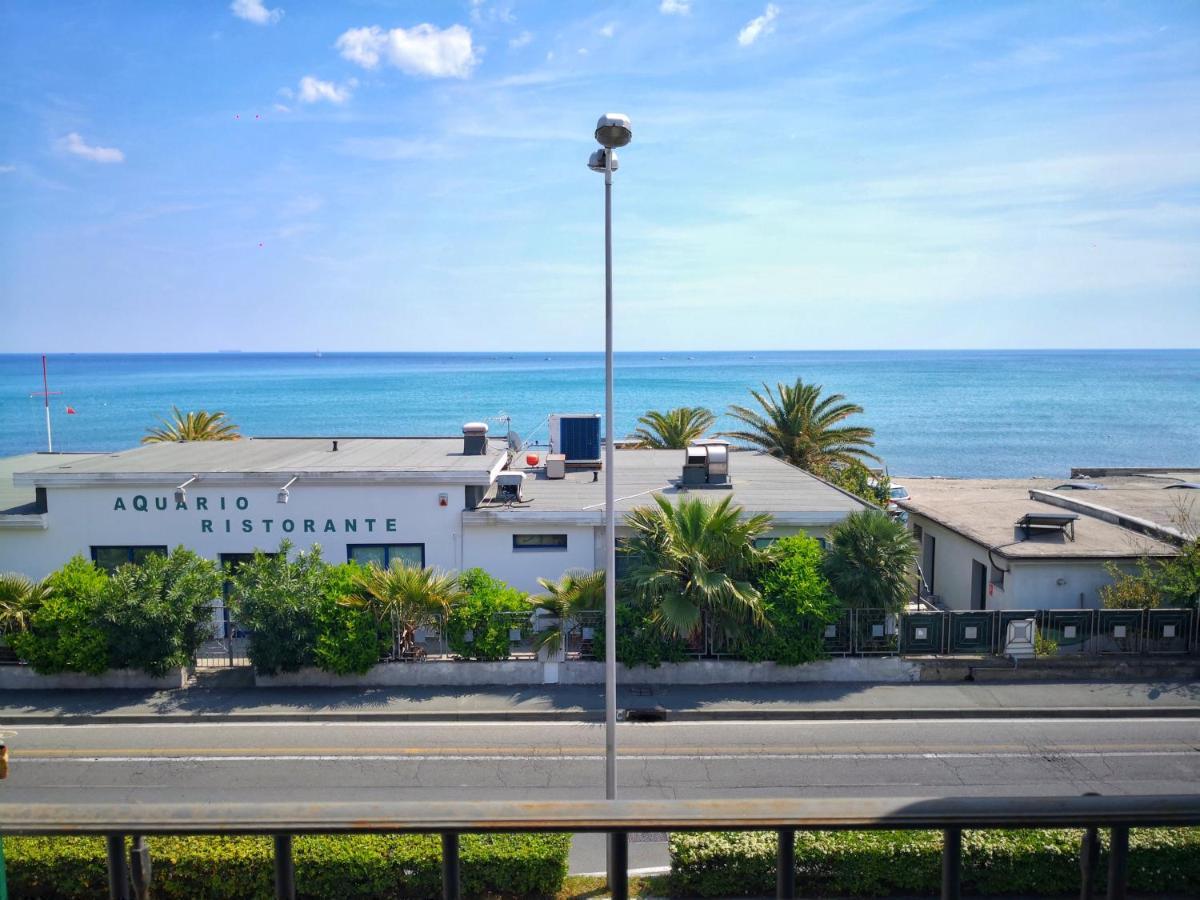 Appartamento Deluxe Con Terrazza Sul Mare Савона Екстериор снимка